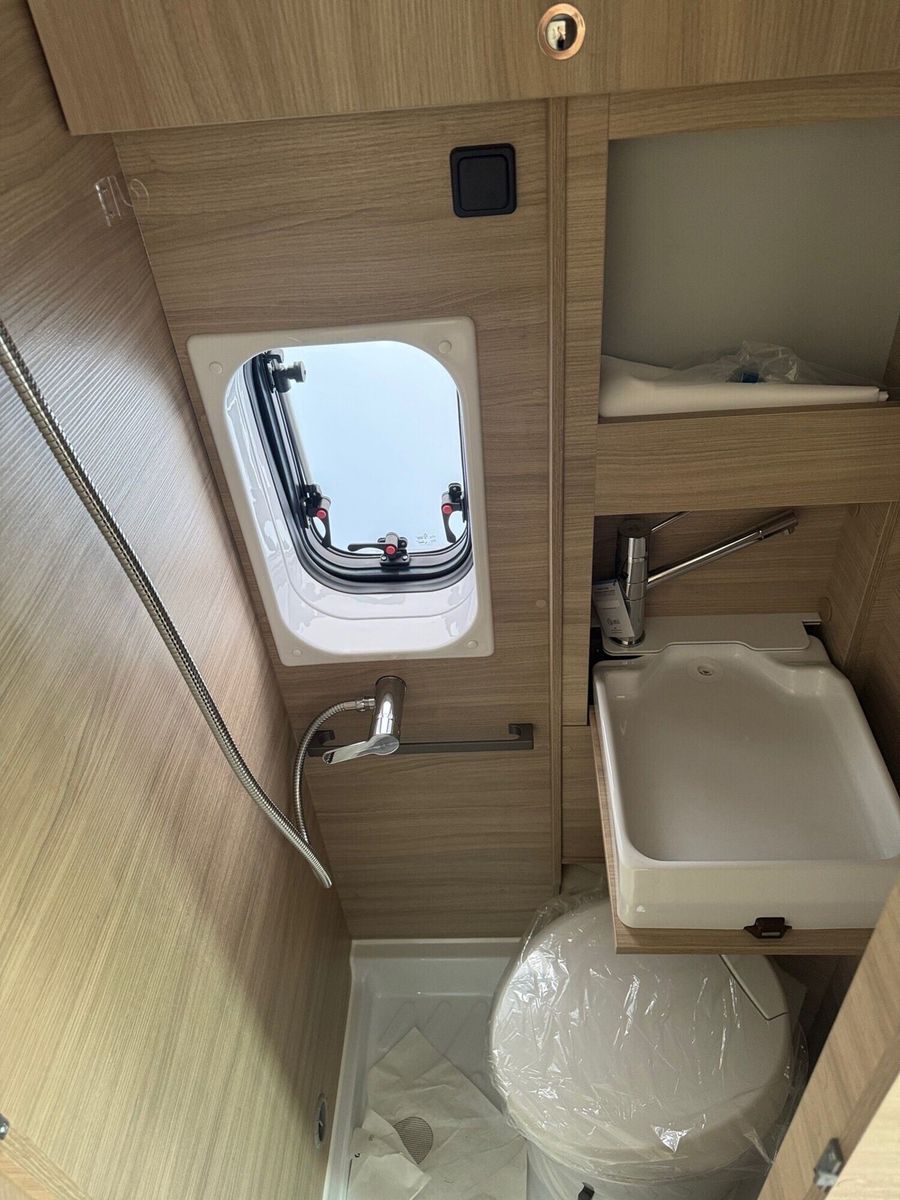 Fahrzeugabbildung Forster Livin Up FV599EBL Solar,Markise,RK