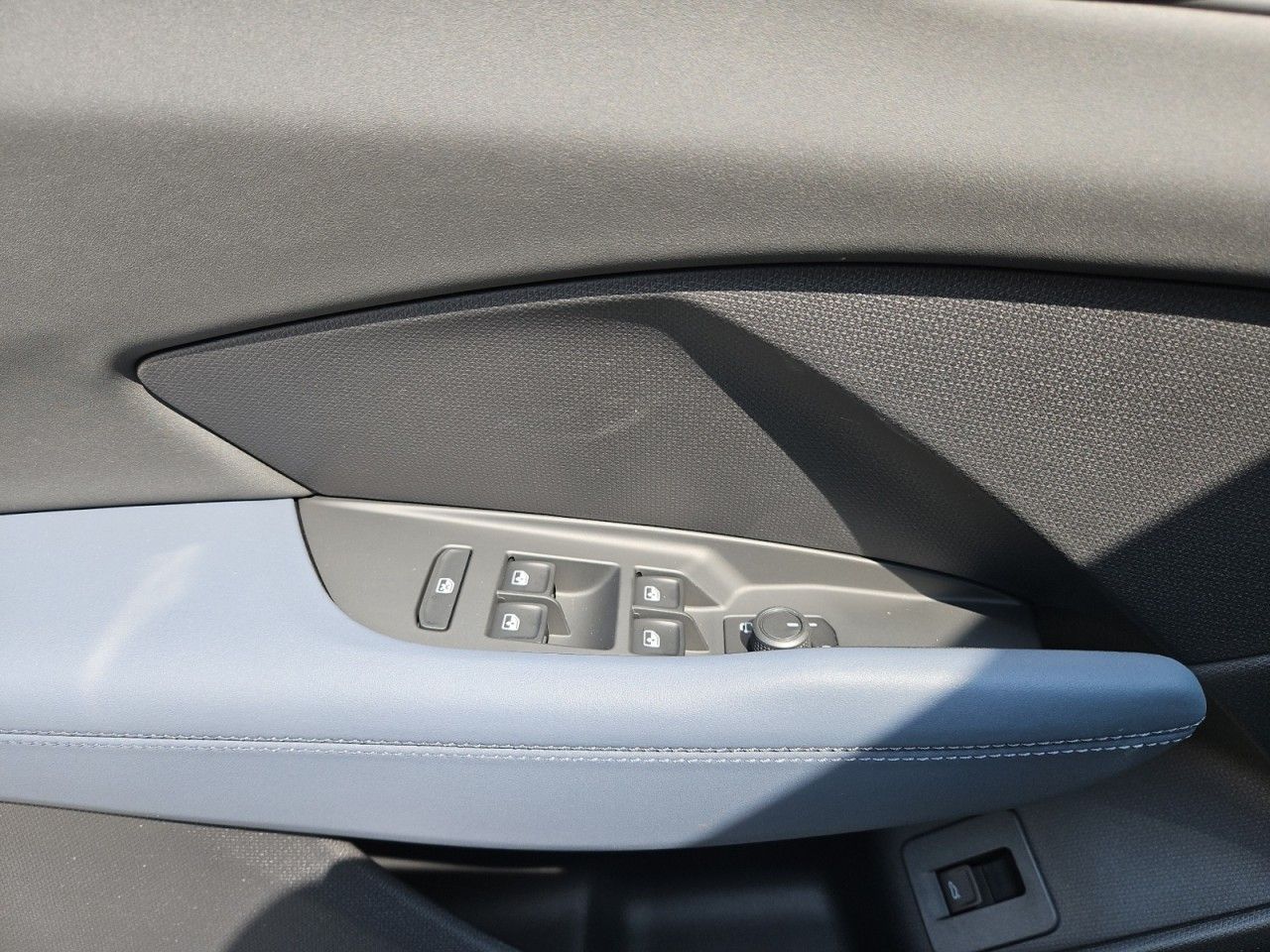 Fahrzeugabbildung CUPRA Terramar 1.5 eTSI Edge-Paket - Winterpaket