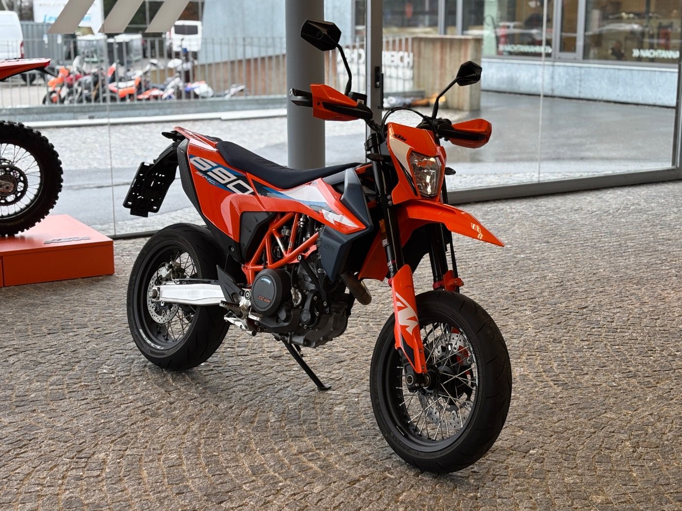 Fahrzeugabbildung KTM 690 SMC-R 2024