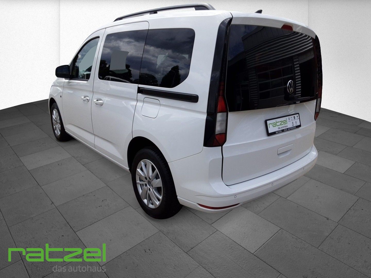 Fahrzeugabbildung Volkswagen Caddy Life 1.5 TSI LMF Dachreling Sitzhzg. Navi