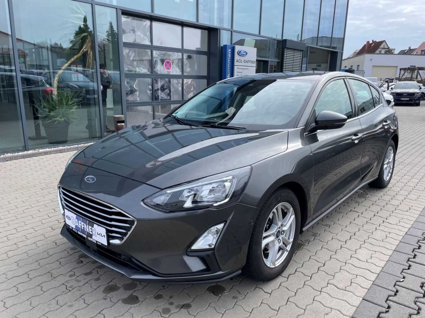 Fahrzeugabbildung Ford Focus C&C MHEV Kamera VerkehrszeichenERK DAB