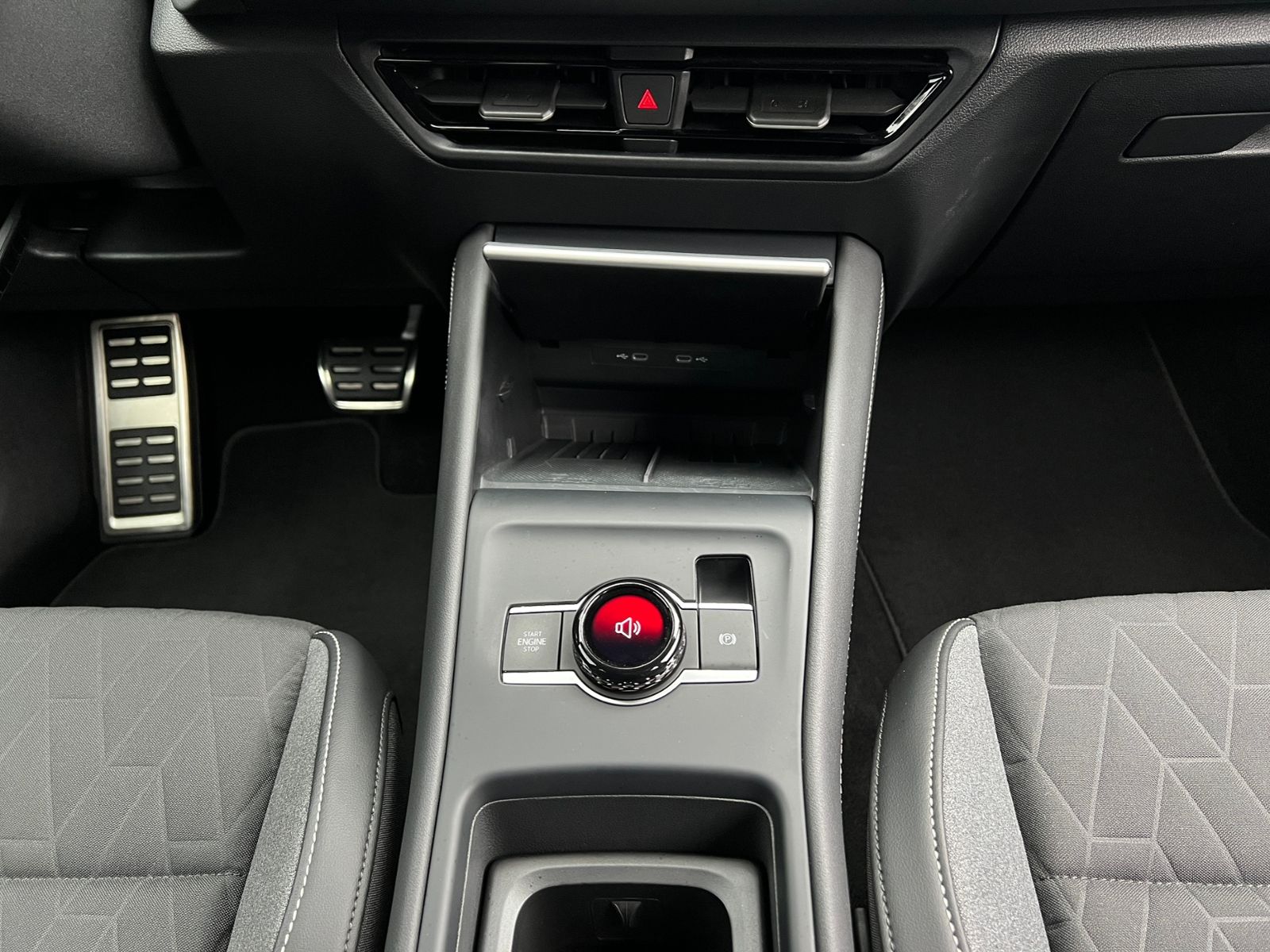 Fahrzeugabbildung Volkswagen Tiguan GOAL 1.5 eTSI DSG *AHK,LED,Kamera,LM'-18*