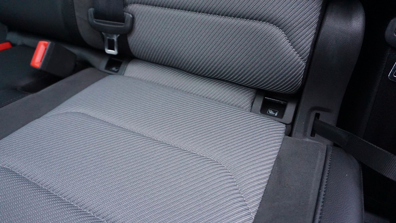 Fahrzeugabbildung Volkswagen Tiguan Highline 4M R-Line Panorama,Navi,LED,AHK