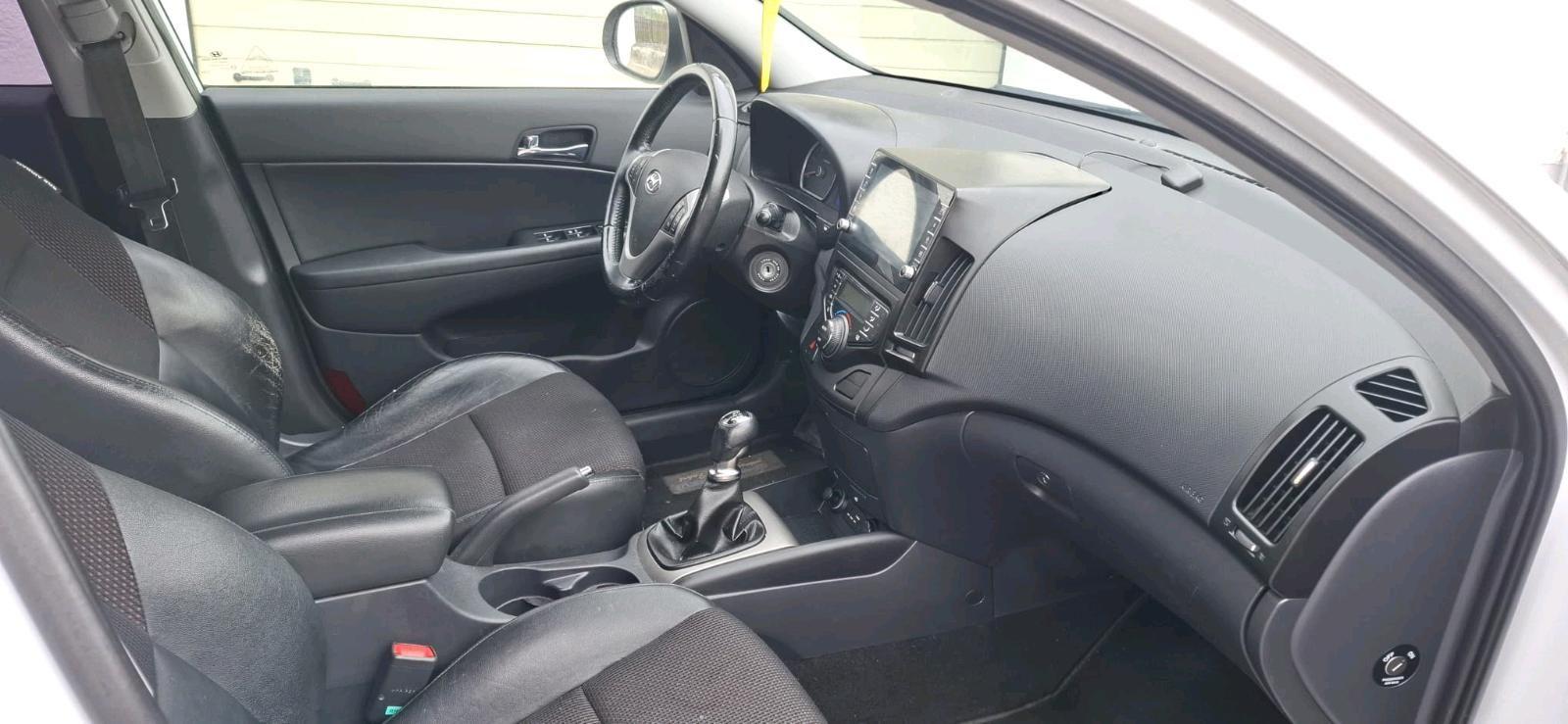 Hyundai i30 2011 — photo 8
