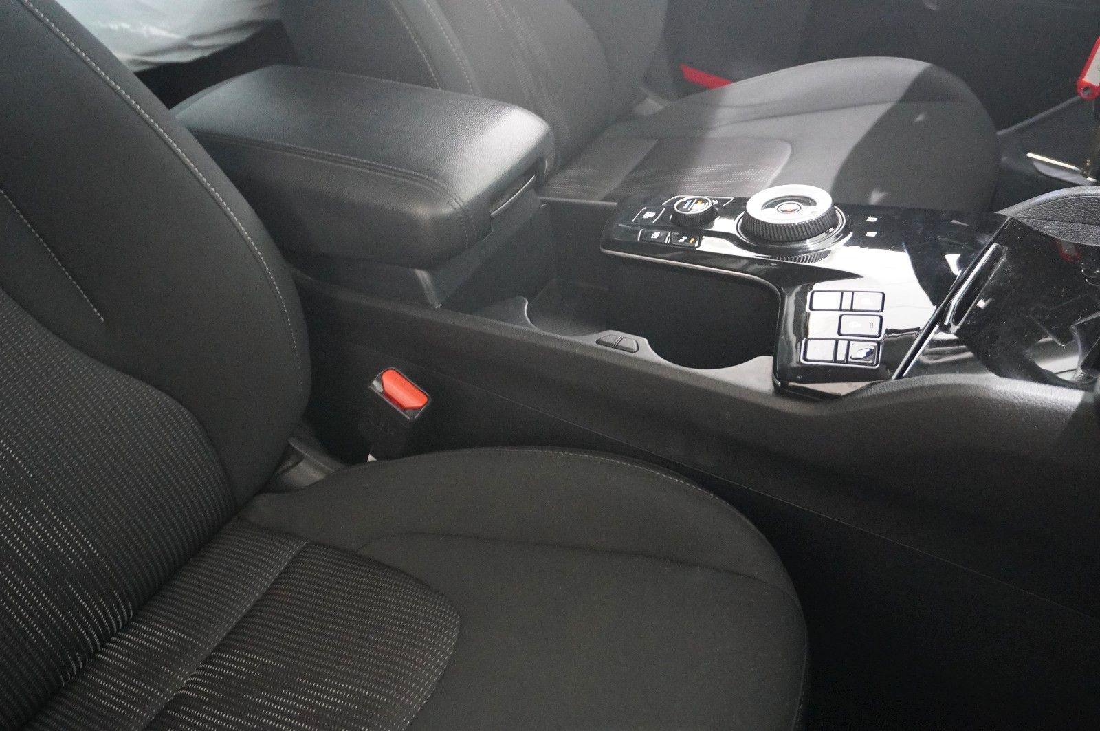 Fahrzeugabbildung Kia Sportage 1.6 HYBRID AWD NAVI/LED/KAMERA/SPORT/SH