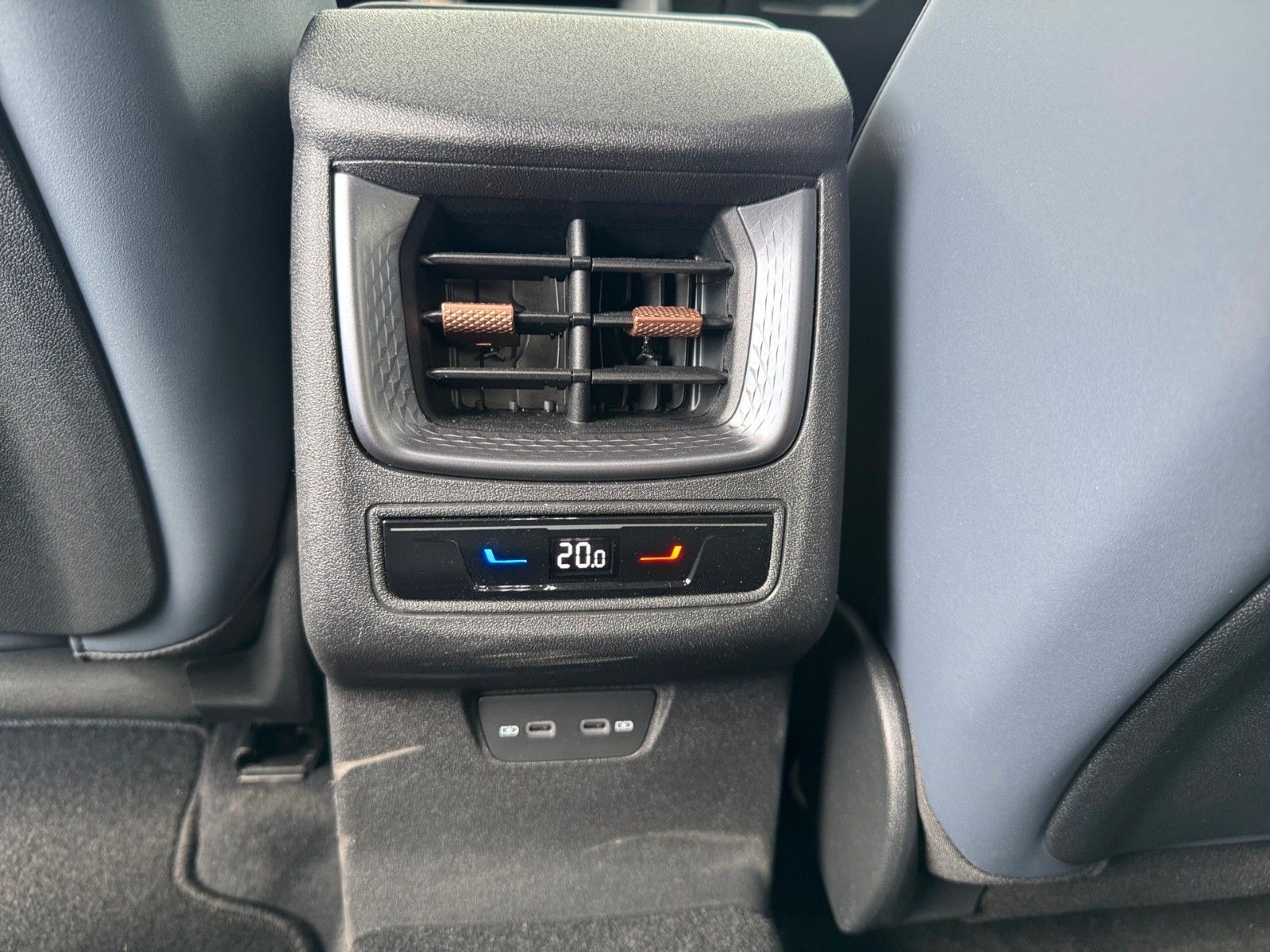 Fahrzeugabbildung CUPRA Terramar 1.5 eTSI 110 kW