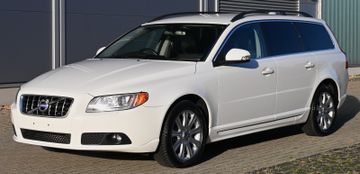 Volvo V70 T5 Summum *RHD* – Bild 2