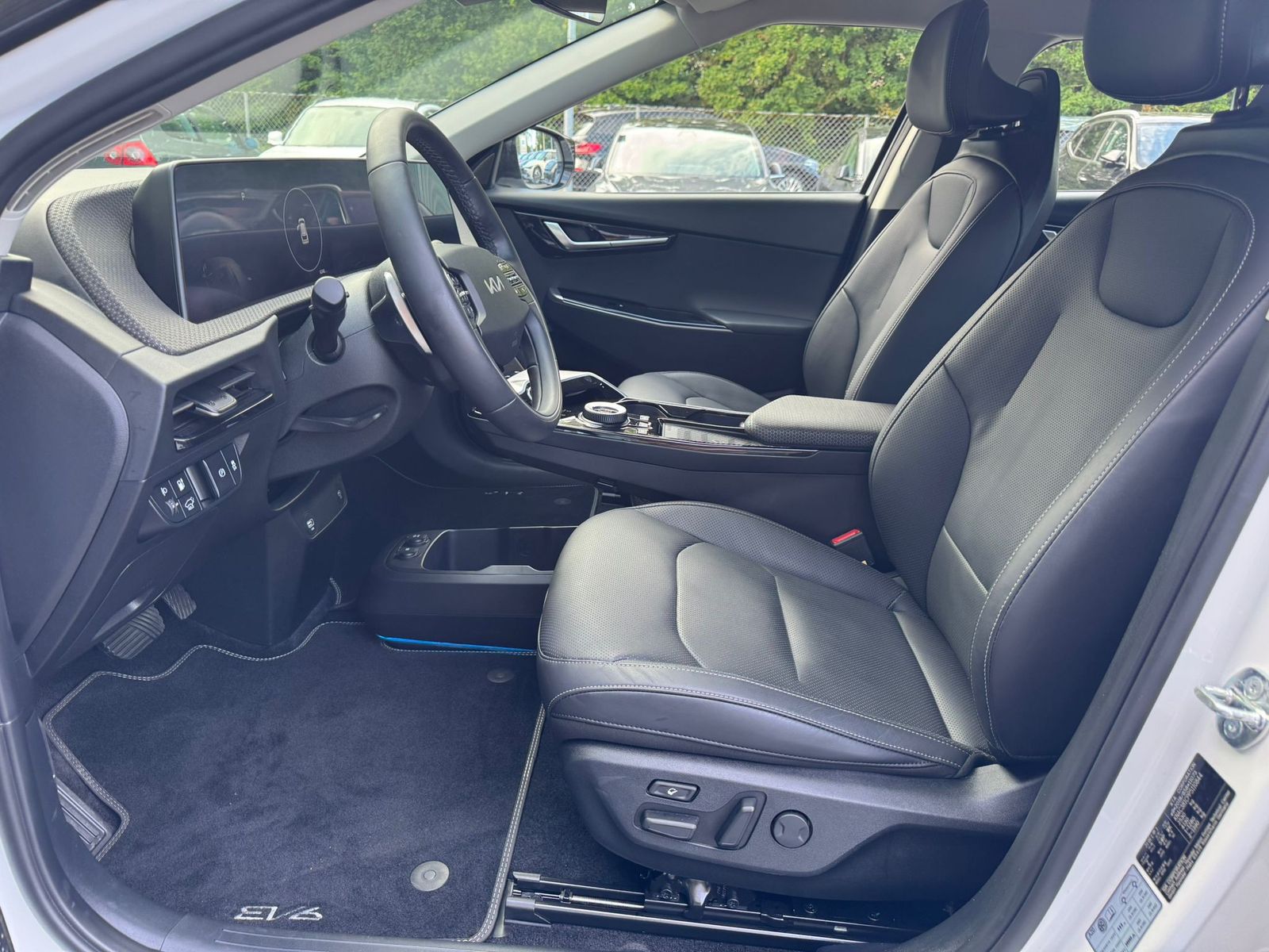 Fahrzeugabbildung Kia EV6 4WD NAVI+LED+SHZ+360°+DAB+ACC+19"+