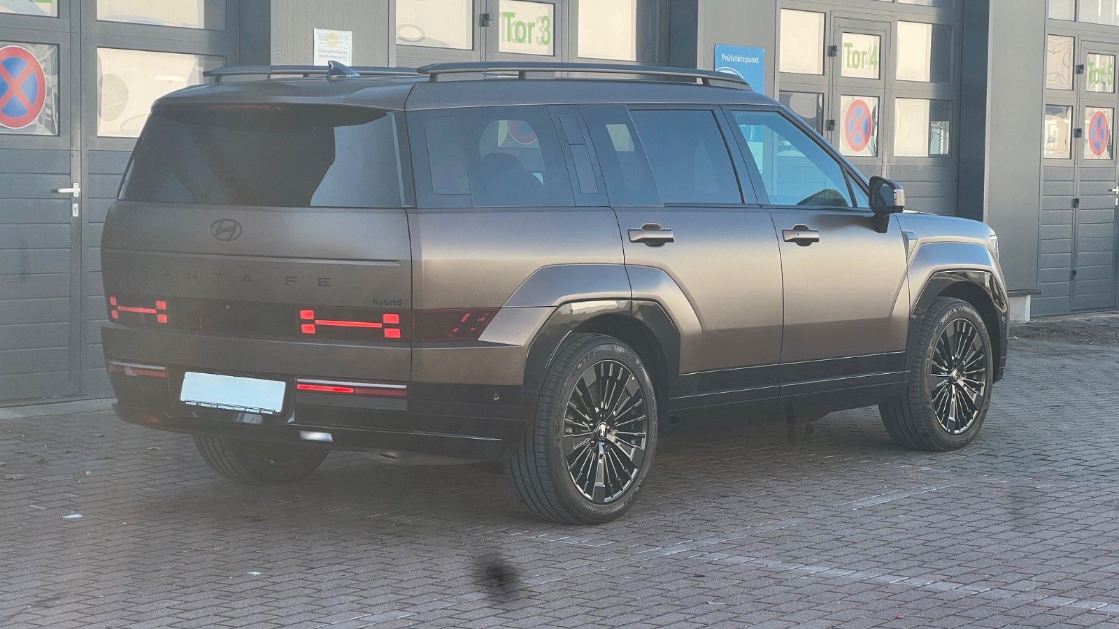 Fahrzeugabbildung Hyundai SANTA FE 1.6T-GDI HEV Blackline *Standhzg*AHK*