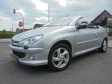 Peugeot 206 CabrioletCC Platinum 1.6*KLIMAAUTMATIK*LEDER - Peugeot 206 mit Benzin-Antrieb: Cabrio, 1.6