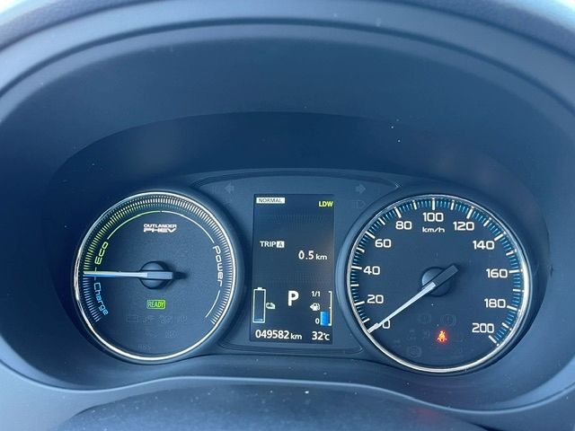 Fahrzeugabbildung Mitsubishi Outlander PHEV Top 4WD 360° AHK Leder DAB Schieb