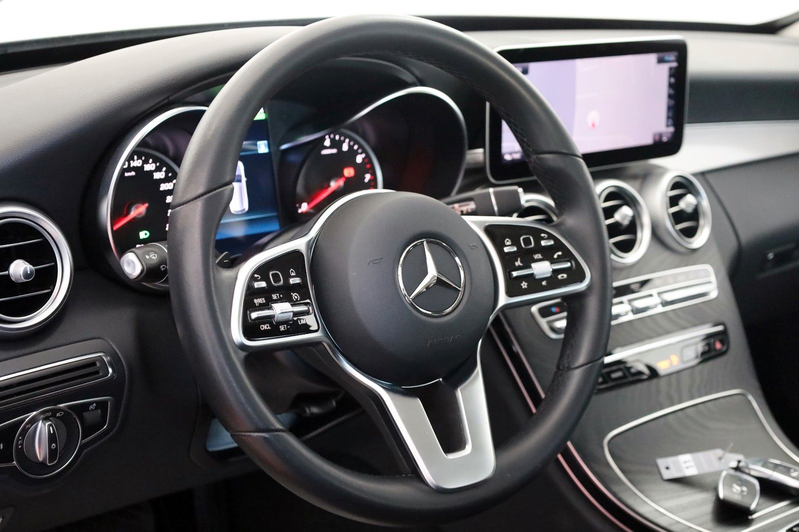 Fahrzeugabbildung Mercedes-Benz C 300e T Avantgarde Leder,Navi,LED,Kamera,SH,PDC