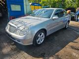 Mercedes-Benz E 240 E -Klasse Tüv 8.2026 AUTOMATIK PDC ALU - gebrauchte Mercedes-Benz E 240 aus dem Jahr 2005