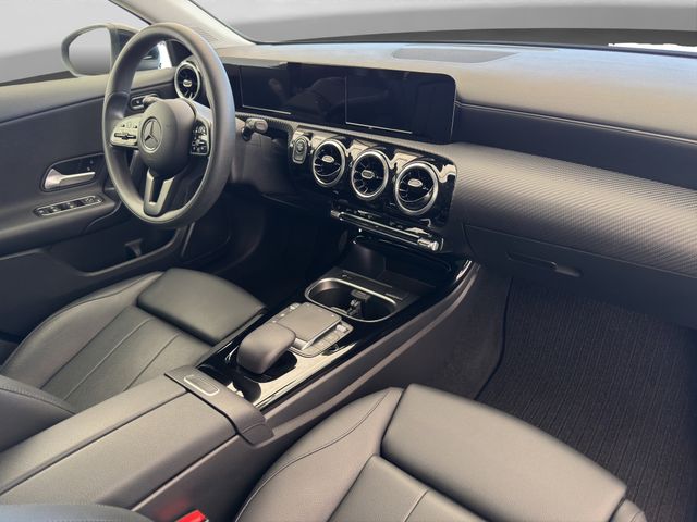 Fahrzeugabbildung Mercedes-Benz A 250 e Style+Leder+Navi+LED+MBUX+DAB
