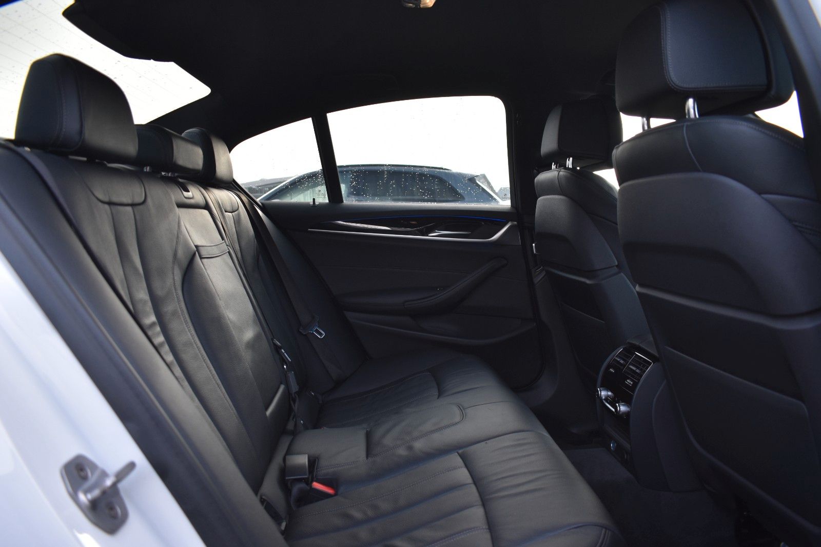 Fahrzeugabbildung BMW M550 i Limo. xDrive DAB Gestik Massage HUD ATM