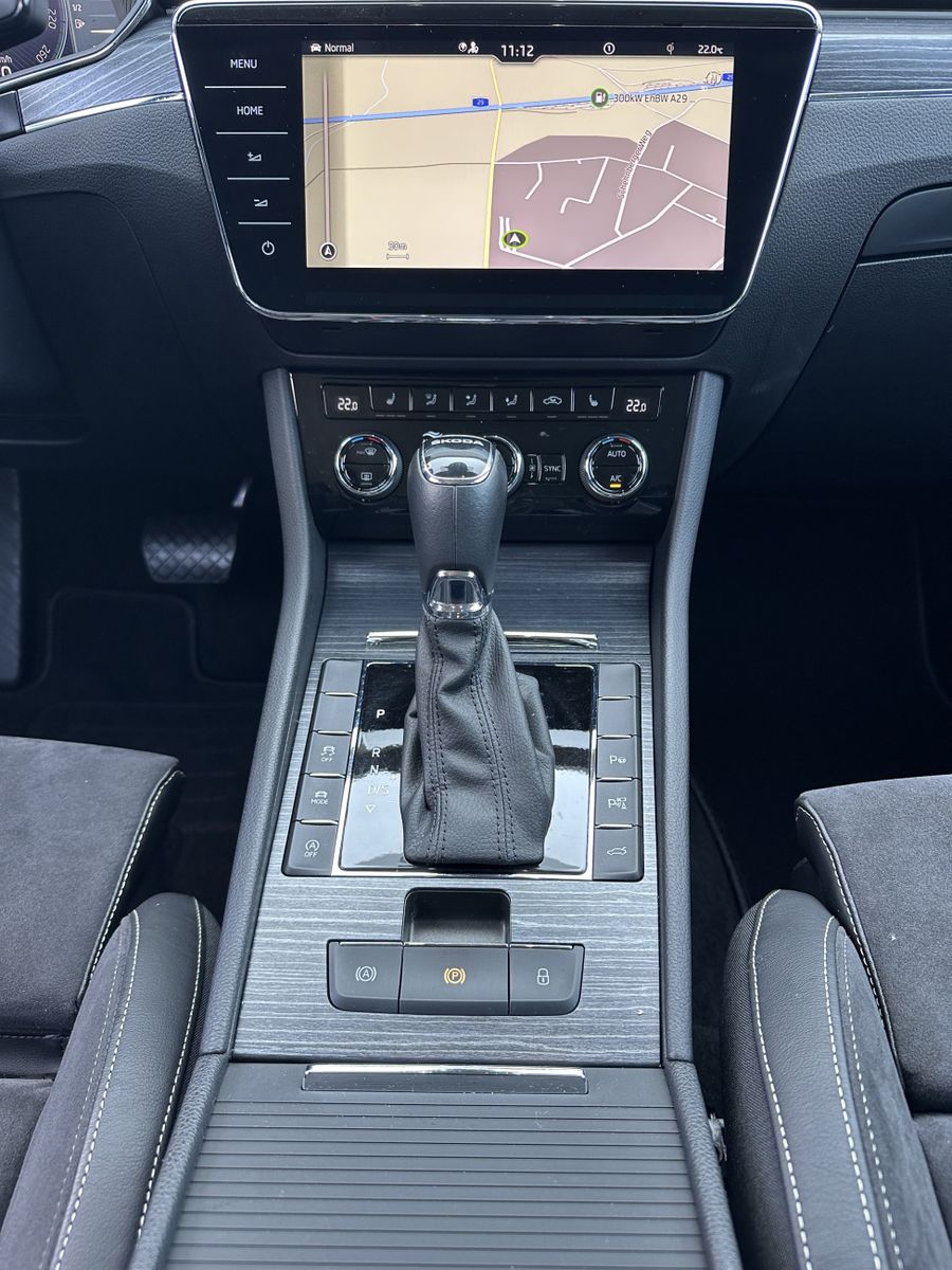 Fahrzeugabbildung SKODA Superb Combi 2.0 TDI DSG Style NAV+LED+360°+ACC