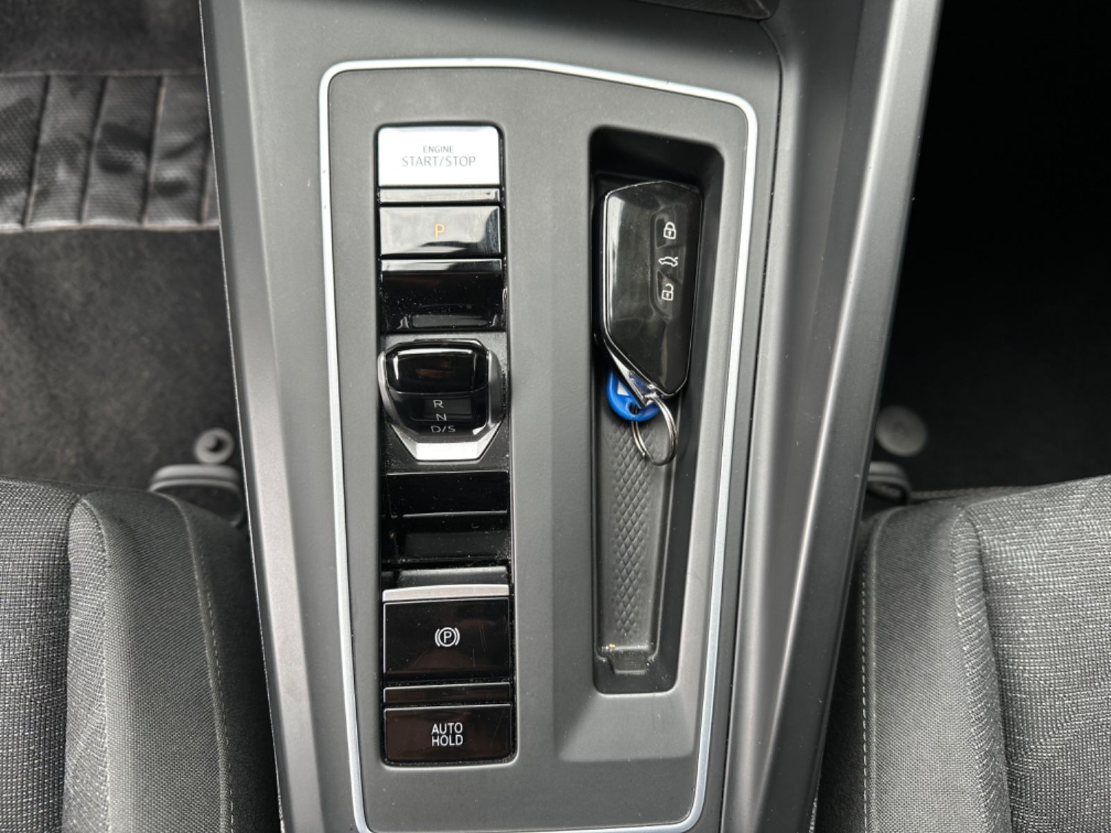 Fahrzeugabbildung Volkswagen Golf VIII 2.0 TDI 7-DSG Life LED NAVI