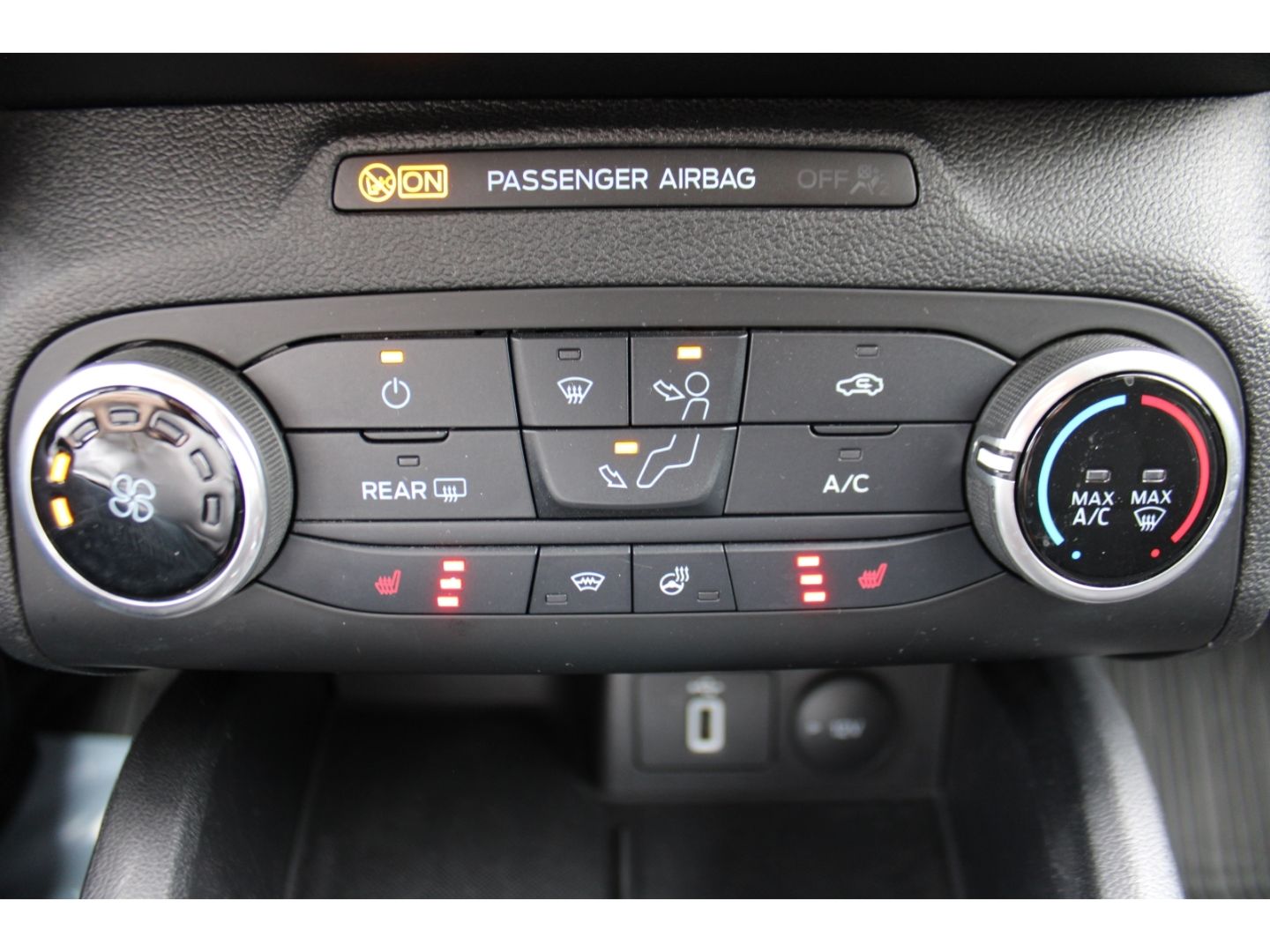 FORD Focus Turnier Cool&Connect 1.0 EcoBoost Navi AHK - Image 26