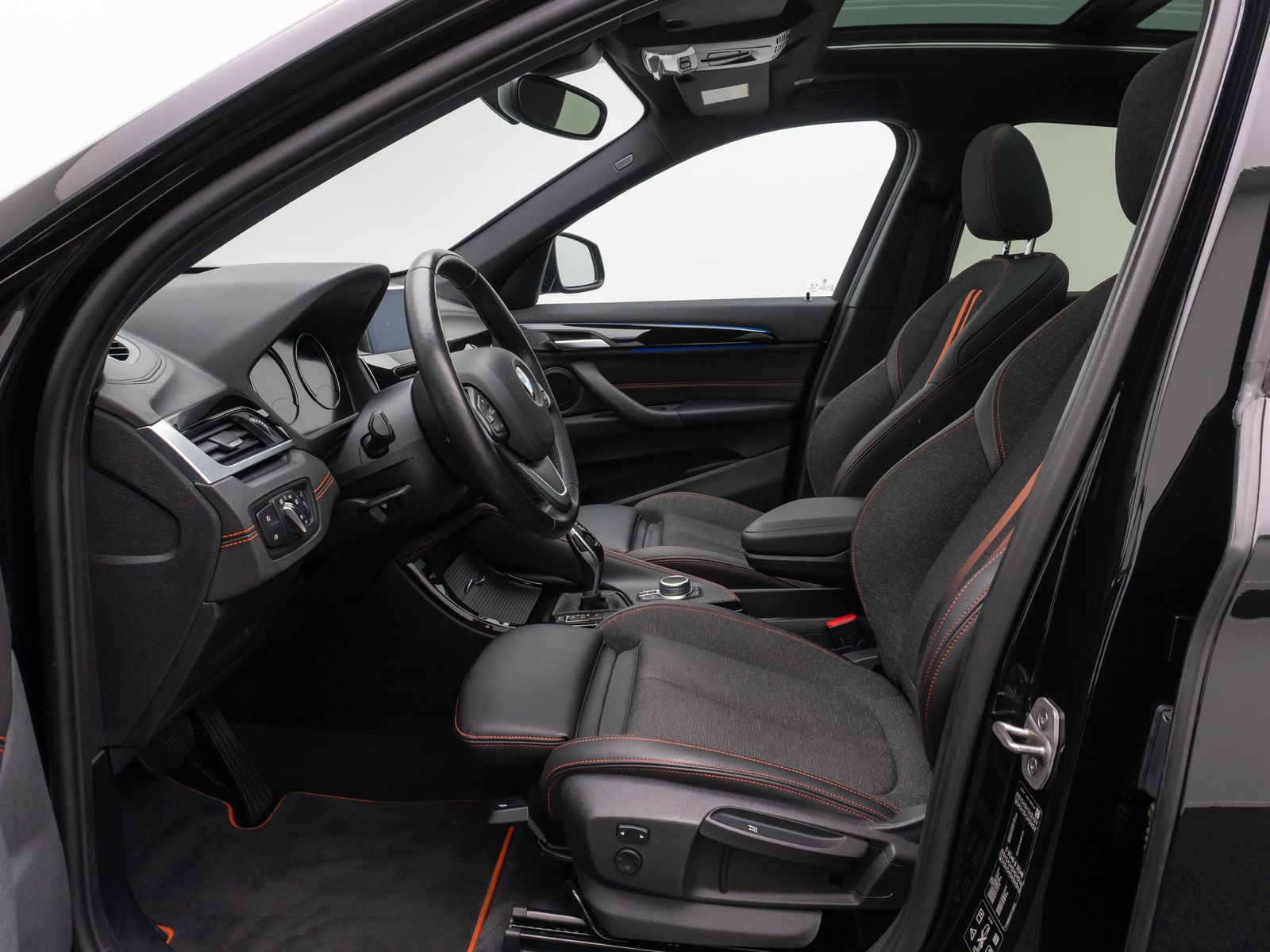Fahrzeugabbildung BMW X1 xD20i Sport Line Panorama Parkassist DAB HiFi