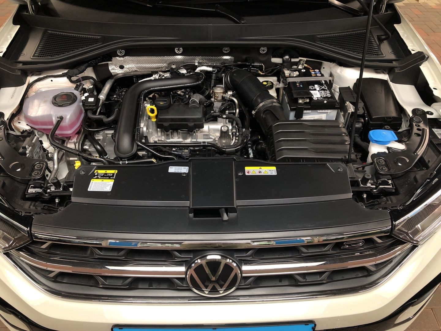 Fahrzeugabbildung Volkswagen T-Roc R-Line 1.0 TSI Sportpaket Navi LED ACC App