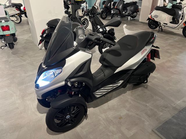 Piaggio MP3 300 Sport Gebraucht nur 2500 km  gelaufen!