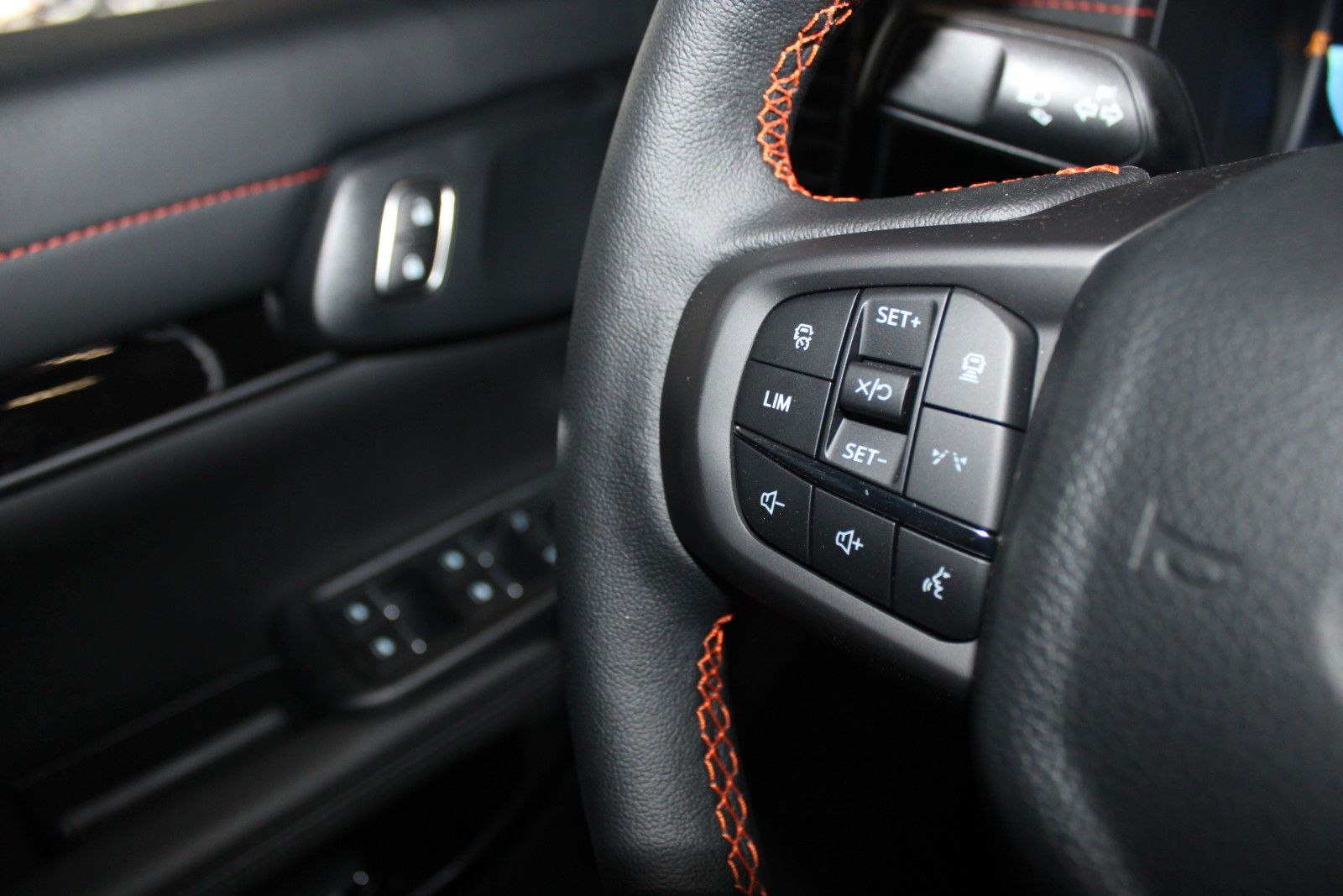 Fahrzeugabbildung Ford Ranger PHEV Wildtrak AHK ROLLO B&O ACC 360°