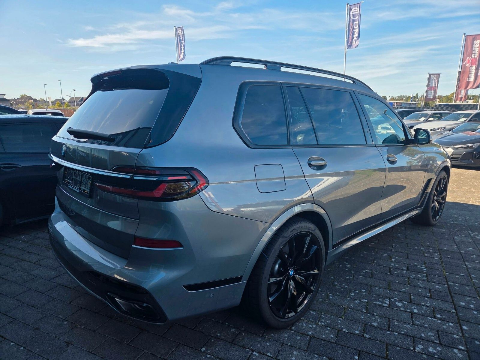 Fahrzeugabbildung BMW X7 xDrive 40 i M Sport/Voll/Skylounge, gestik