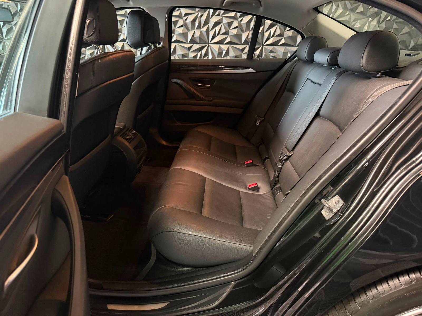 BMW 523i 204 ch 6 cylindres • Boîte auto • 70 000 km • Cuir Dakota • GPS • Radars AV/AR