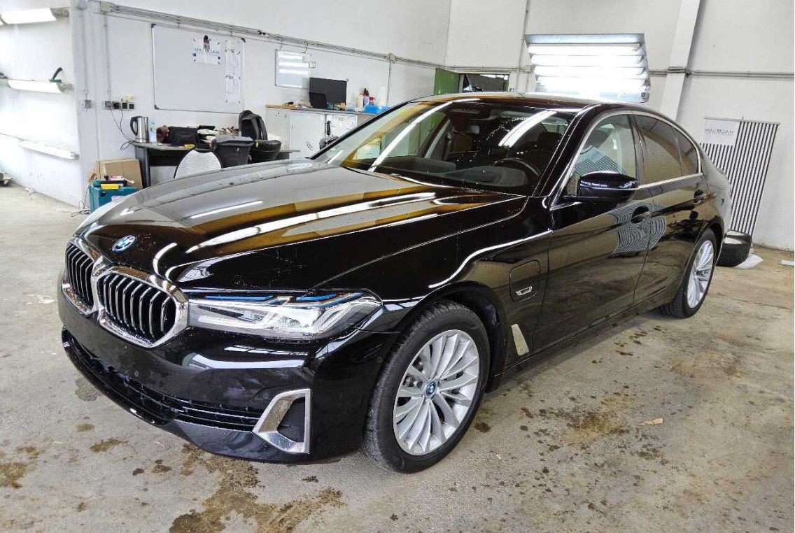 BMW 530e AT8 Luxury LASER/ACC/HUD/H&K/LEDER/MASS/18"