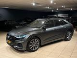 Audi Q8 50 TDI Quattro S-LINE/PANO/HUD/ACC/AHK/1-HAND - graue Audi Q8