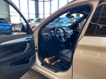 BMW X1 xDrive 25 i M Sport *PANO*LED*PDC*NAVI*LEDER*
