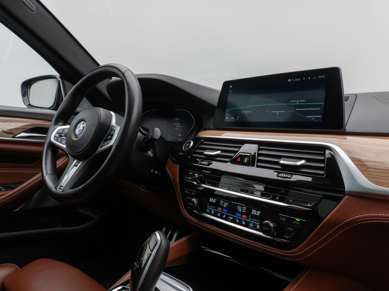 Fahrzeugabbildung BMW 540d xD M Sport Panorama 360°HUD B&W NightVision