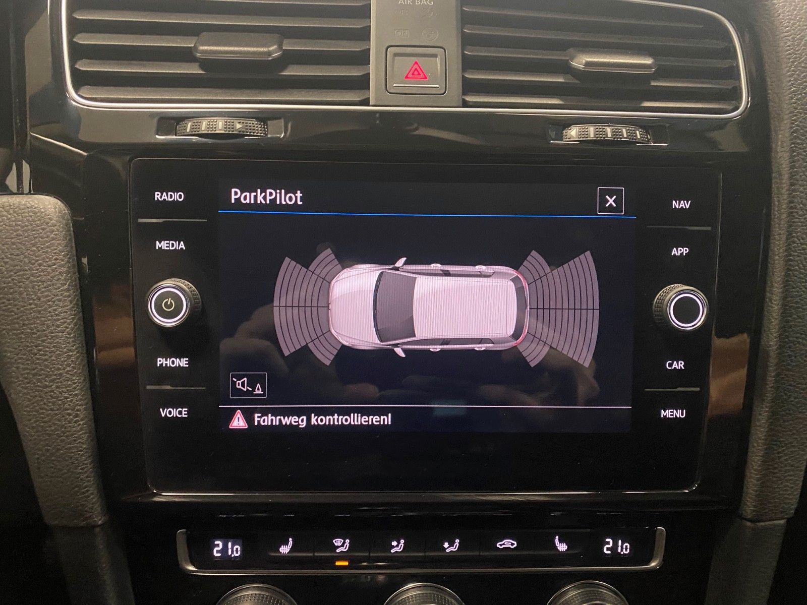 Fahrzeugabbildung Volkswagen Golf 7 1.4 TSI Highline+NAVI+ACC+ergoACTIVE+PDC+