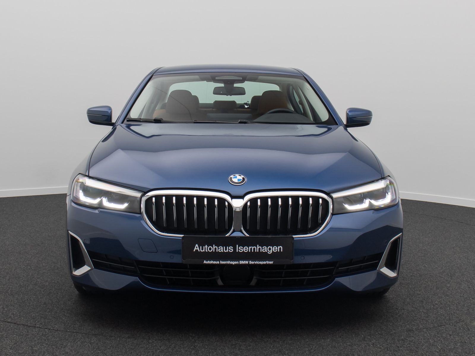 Fahrzeugabbildung BMW 530d xD LuxuryLine H/K DAB Komfort Alarm AHK ACC