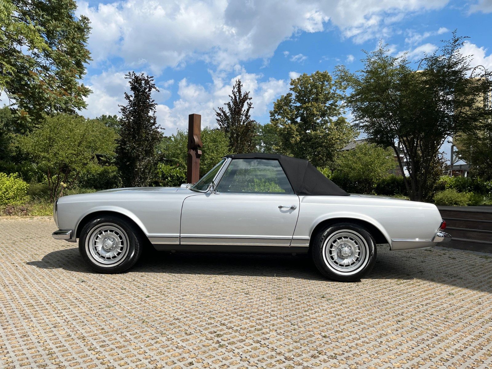 Fahrzeugabbildung Mercedes-Benz 230 SL