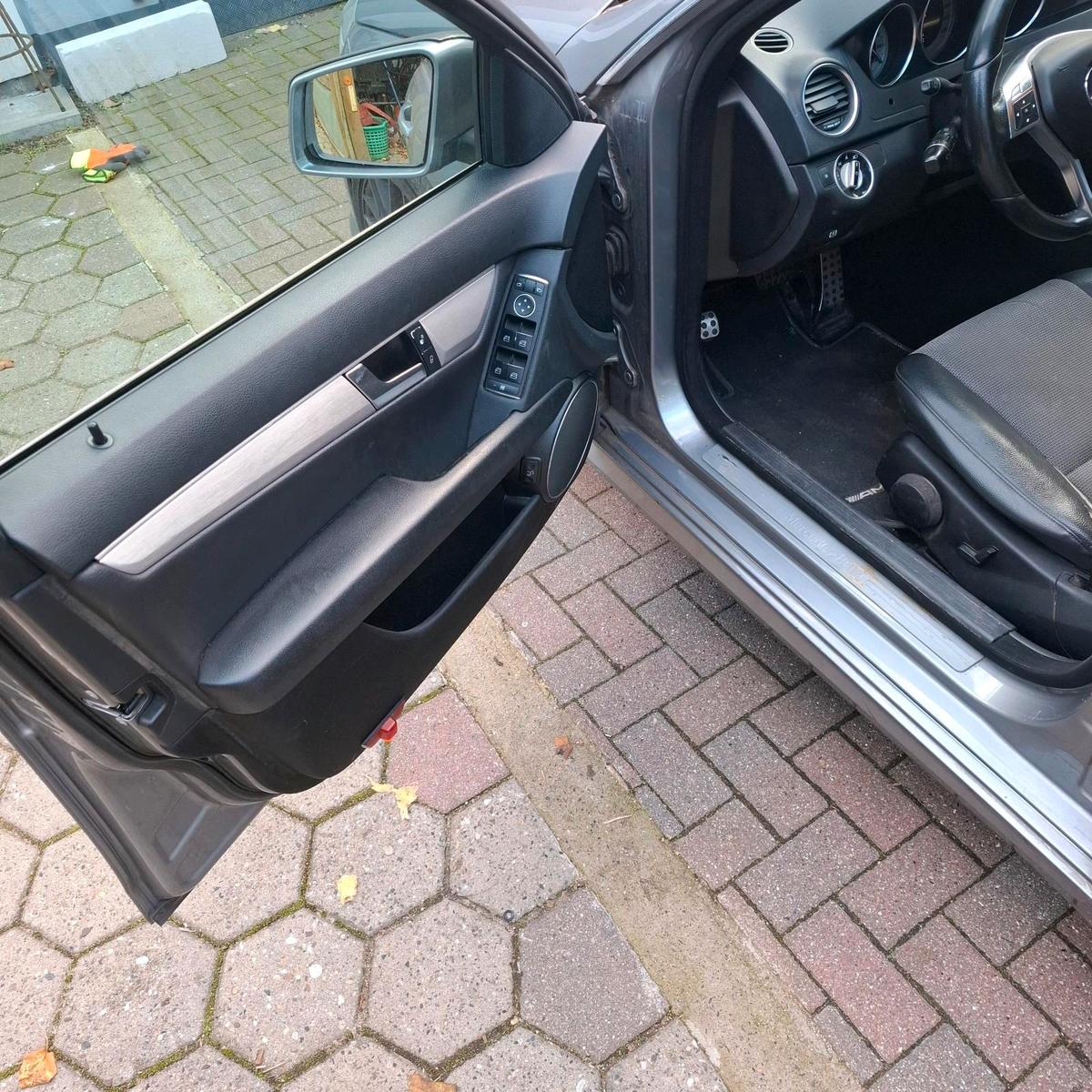 Mercedes-Benz C220 2011 — photo 9