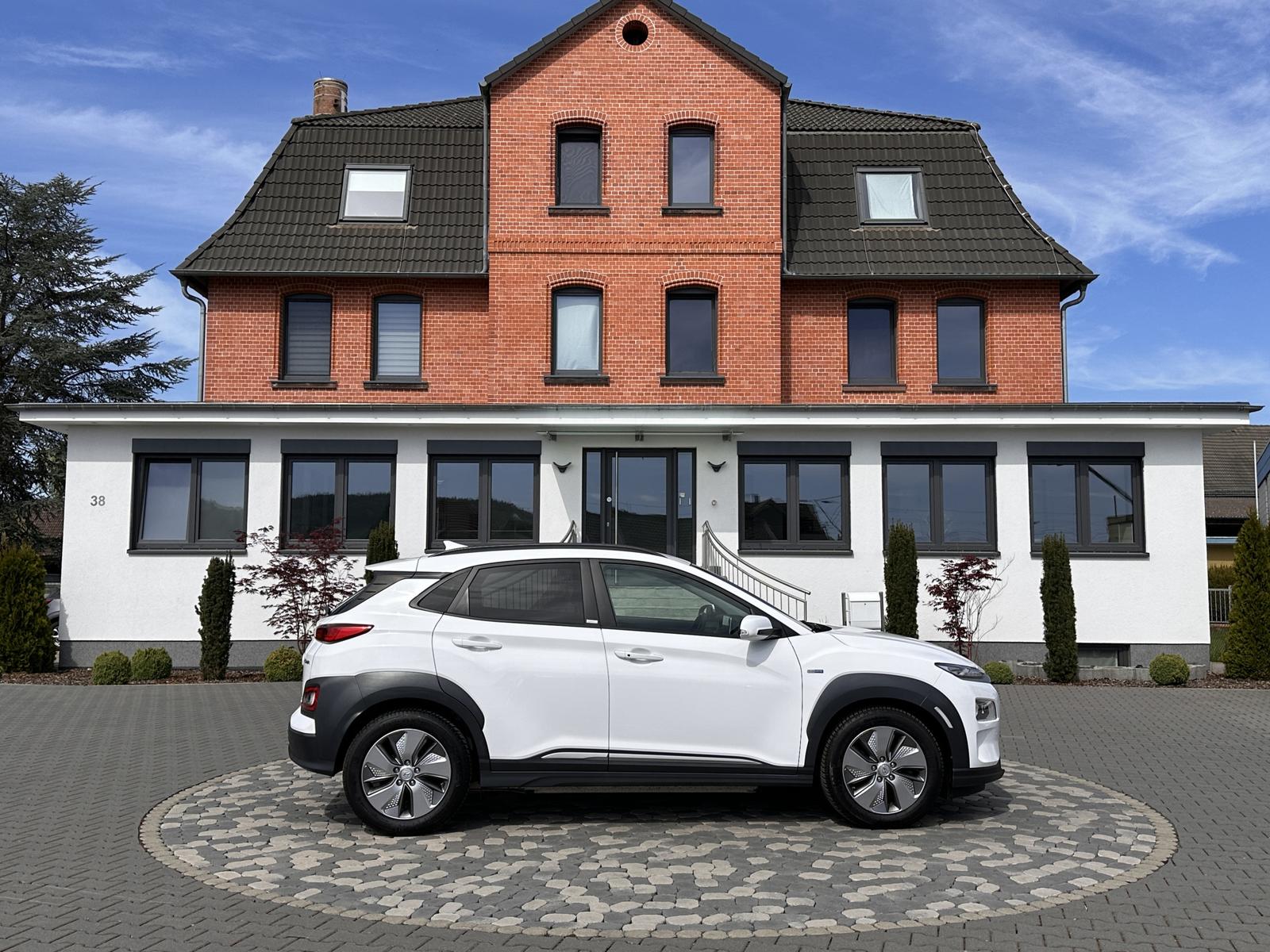 Hyundai Kona Elektro Premium LED HUD NAV LEDER SHZ 64KWh