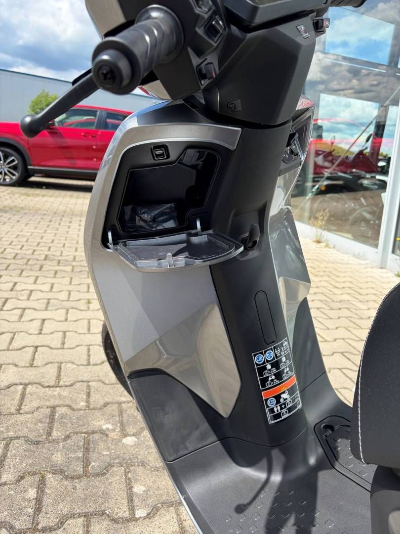 Fahrzeugabbildung Honda CUV e: Connected