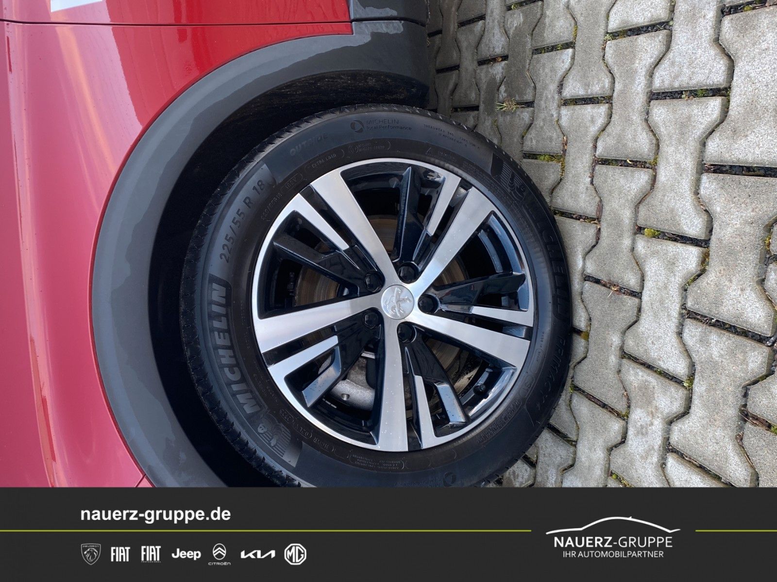 Fahrzeugabbildung Peugeot 3008 Hybrid 225 GT
