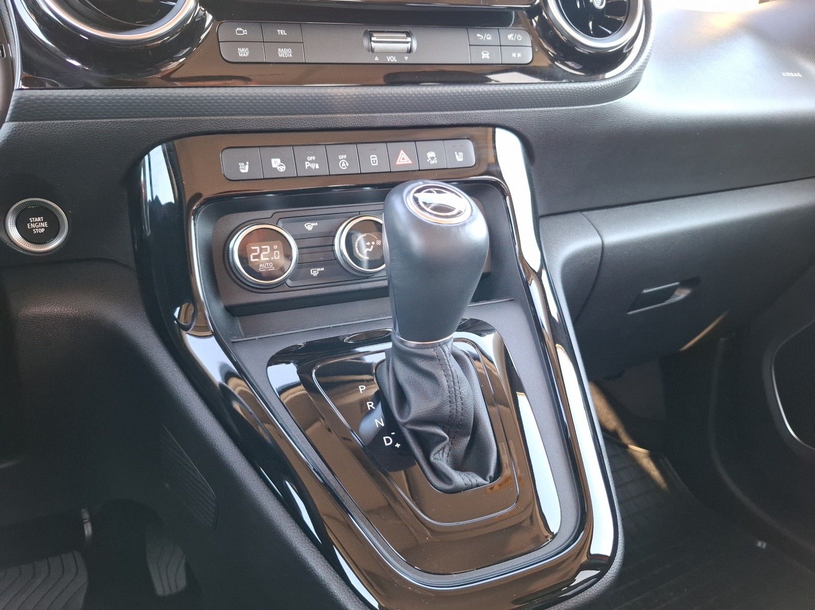 MERCEDES-BENZ T-Klasse 180 Style AUTOMATIK / NAVI / AHK / LED - Image 14