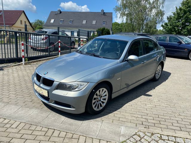 BMW E90 320i Limo Automatik Xenon PDC Navi 3er