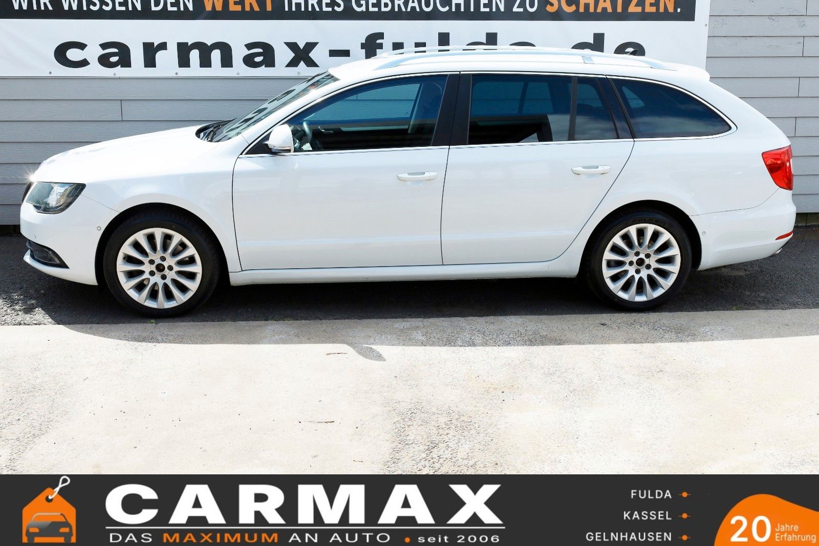 Fahrzeugabbildung SKODA Superb Combi Exclusive 4x4 Navi,Xenon,SH,PDC,+WR
