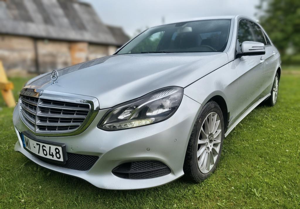 Mercedes-Benz 220