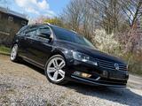 Volkswagen Passat Variant Highline Aut. 1HD*NAVI*LEDER*AHK* - Volkswagen Passat aus 2012: Kombi