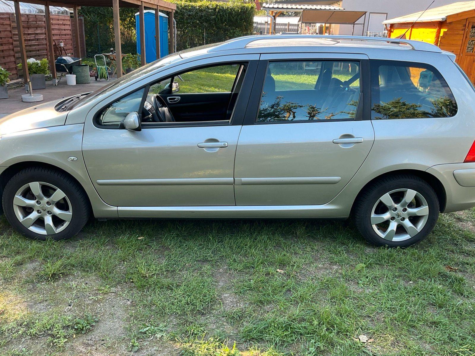 Peugeot 307 2008 — салон