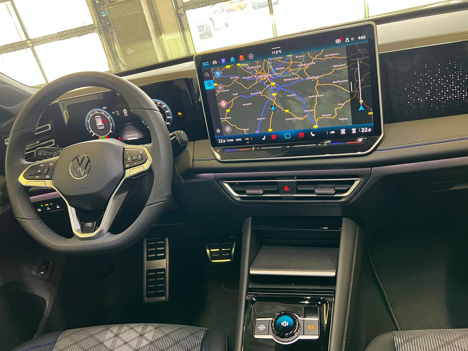 Fahrzeugabbildung Volkswagen Tiguan R-Line 1.5 eTSI DSG *AHK, IQ.Light, DCC,