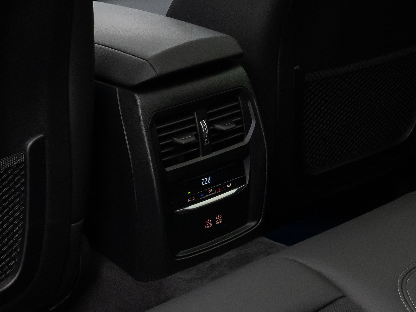 Fahrzeugabbildung BMW 330e xD Panoram Kamera HUD DAB H/K Stop&Go Sport