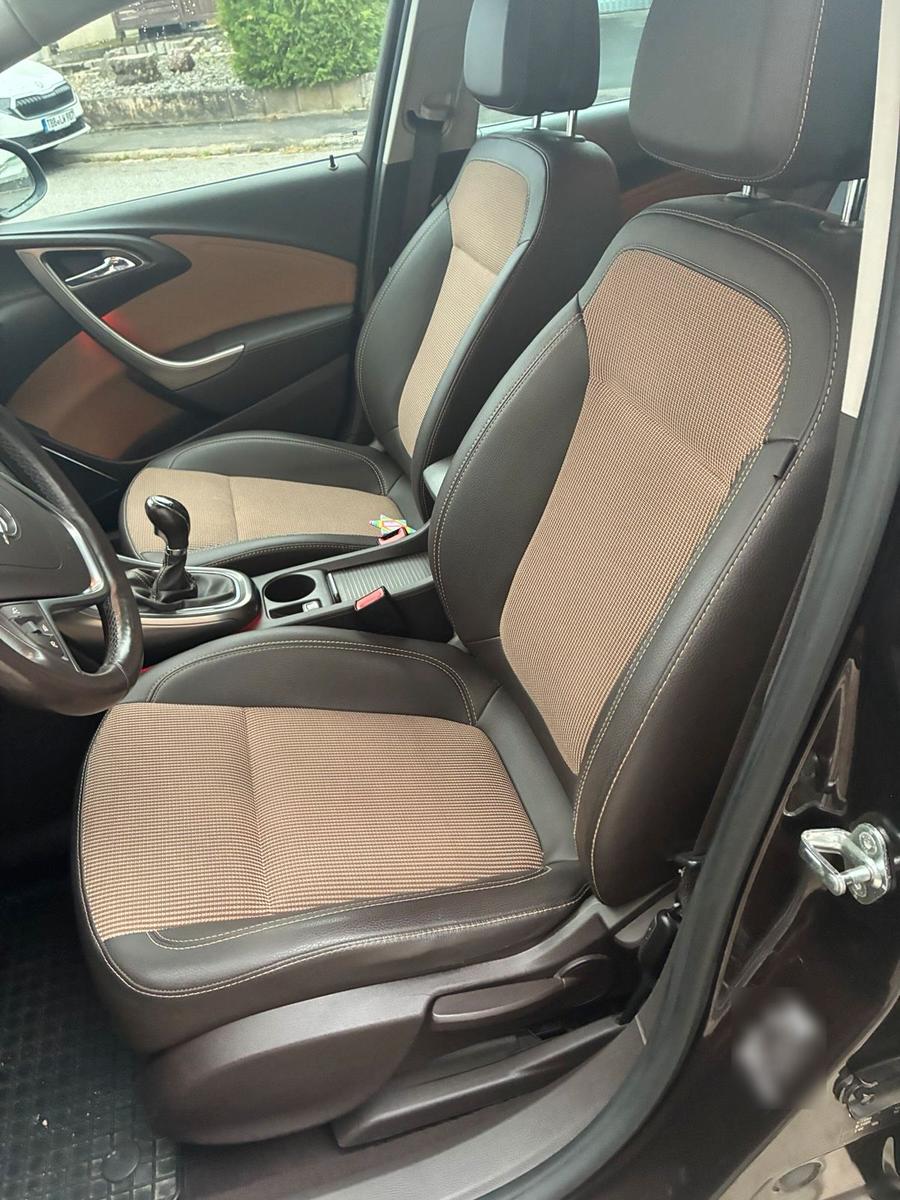 Opel Astra 2012 — photo 10
