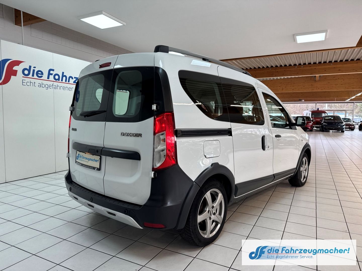 Fahrzeugabbildung Dacia Dokker Stepway Plus Navi Fahrerprofil DAB SHZ Rü