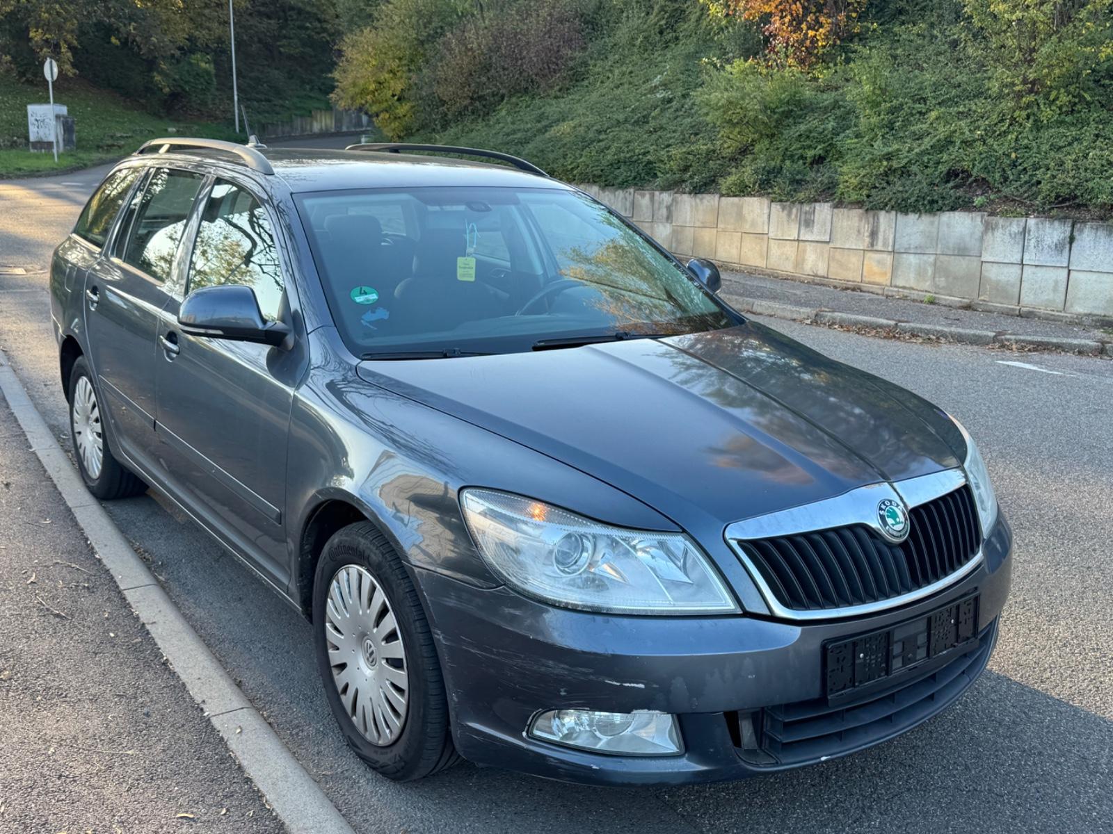Skoda Octavia 2011 — салон